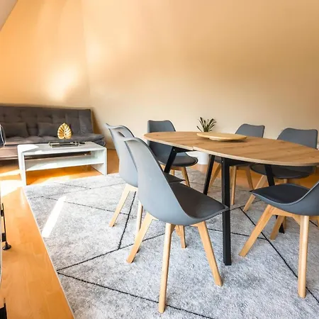 Lovely 4-bedroom Flat In Historical Center With Stunning View 公寓